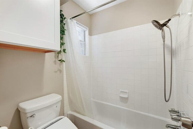 Building Photo - Heritage #108