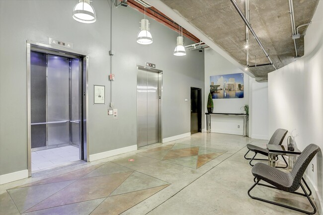 Building Photo - 2000 Bagby St