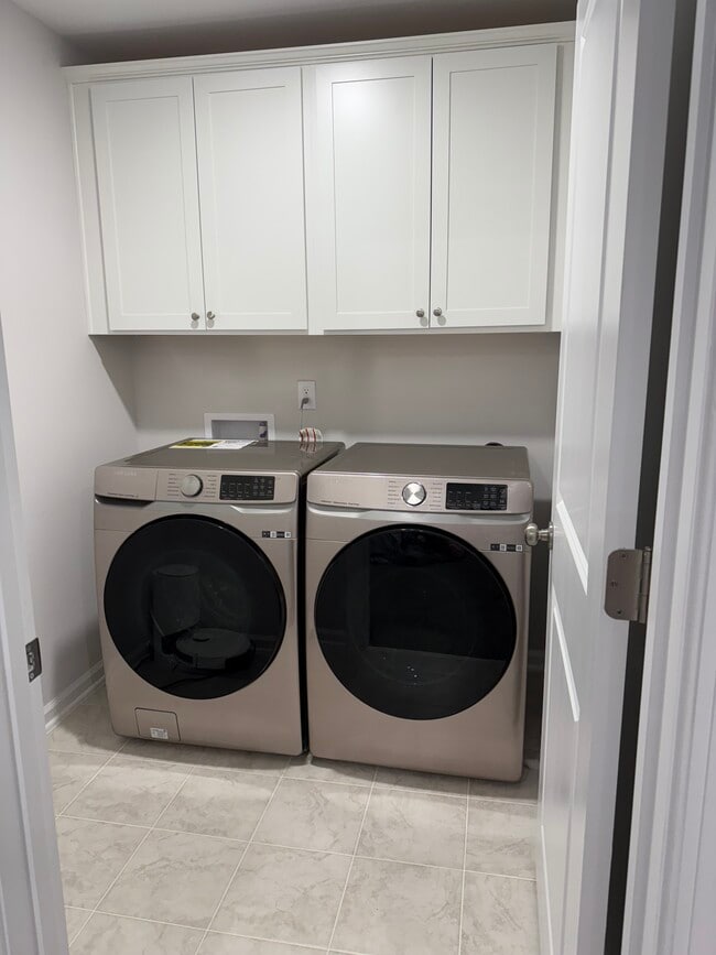 Building Photo - 2474 Hutch Ln