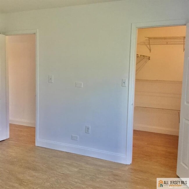 Building Photo - 682 Darlington Dr