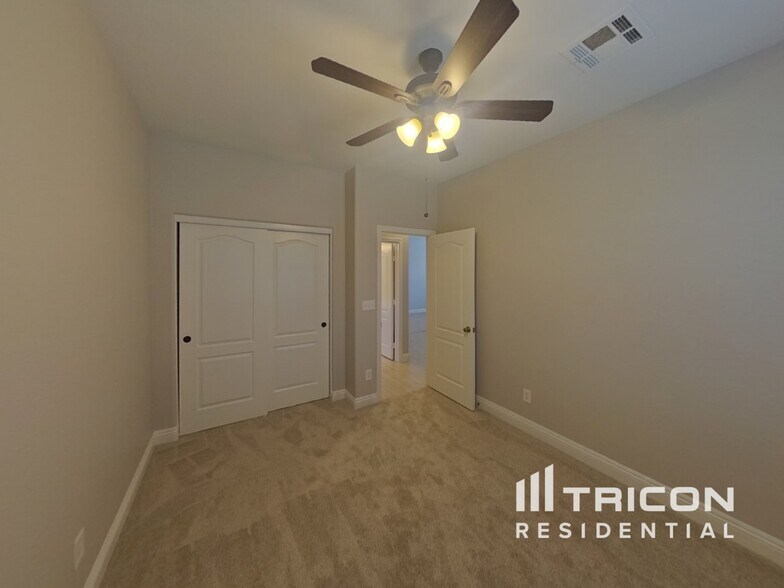 Building Photo - 719 Easter Lily Pl