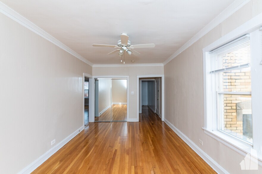 Building Photo - 4042 N Mozart St