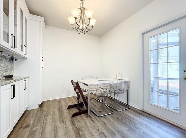 Building Photo - 1128 Valley Creek Run