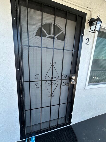 Building Photo - 574 W Hedding St