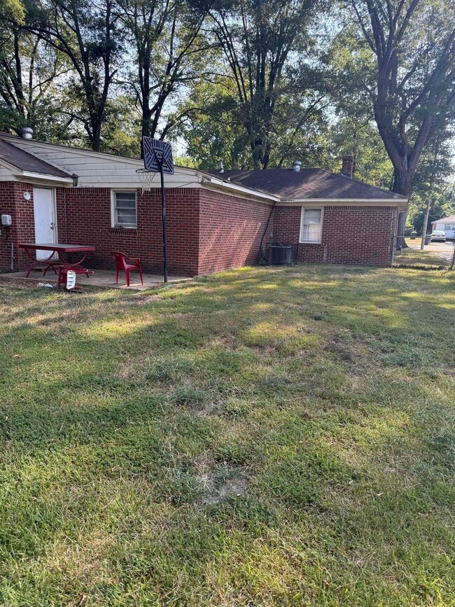 Building Photo - 1257 S Perkins Rd