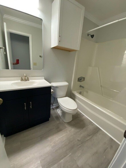 Building Photo - 213 Dahlia Dr
