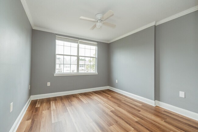 Building Photo - 794 Majestic Dr