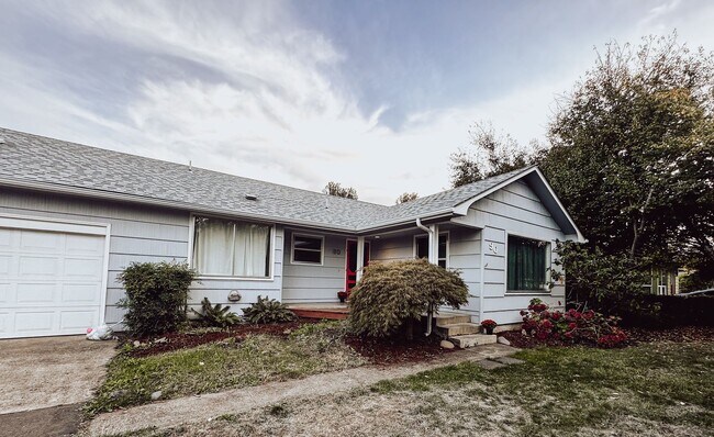 Building Photo - Charming 3 Bedroom in River Road Area!