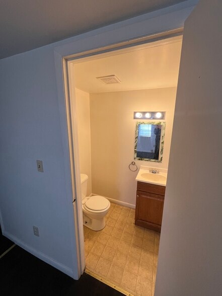 half bathroom - 231 High St