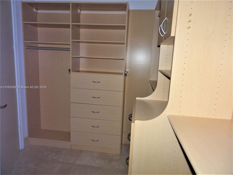 Building Photo - 16047 Collins Ave