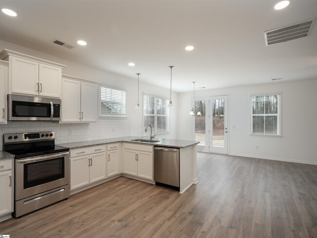 Building Photo - 30 Thorne St