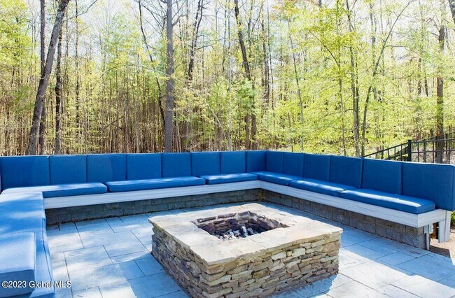 Building Photo - 26 Rolling Green Dr