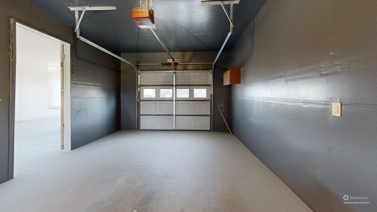 Garage - 1120 Tyro Ct