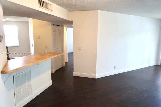 Building Photo - 8801 Wiles Rd