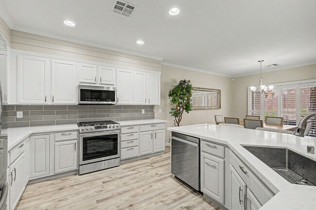 Building Photo - Stunning upgraded Solera At Anthem Home with Spa in back yard!