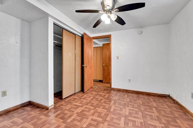 Building Photo - 4 bedroom, 2 bath home in Park Hill