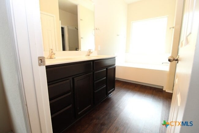 Building Photo - 1202 Stonewall Ridge