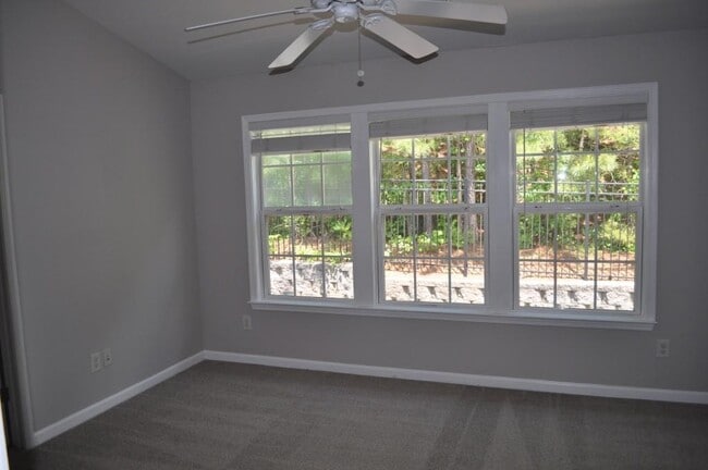 Building Photo - 940 Prestwyck Ct