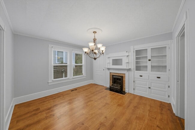 Building Photo - 401 E Oak Hill Ave