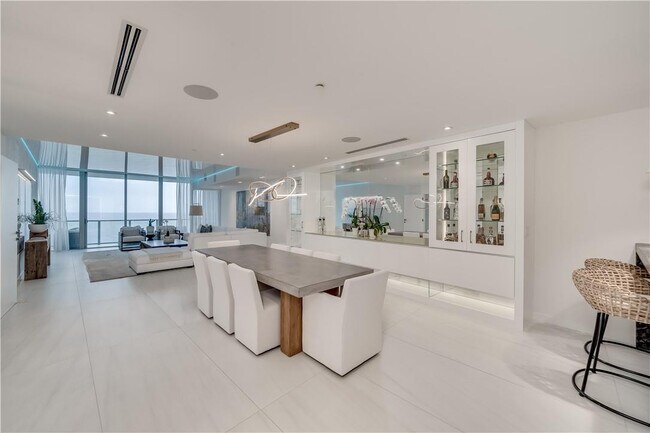 Building Photo - 2200 N Ocean Blvd