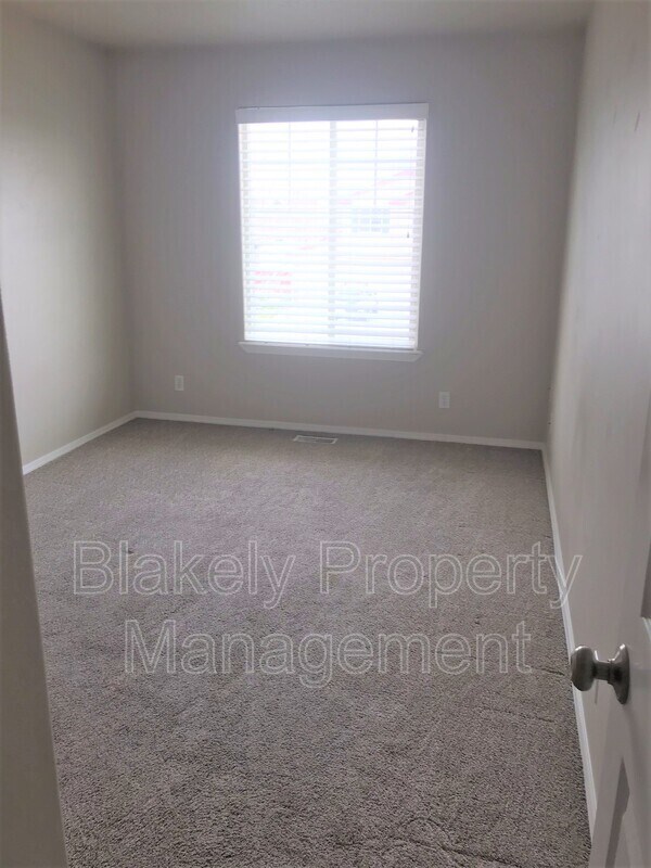 Building Photo - 72 N Pleasant Hill Dr