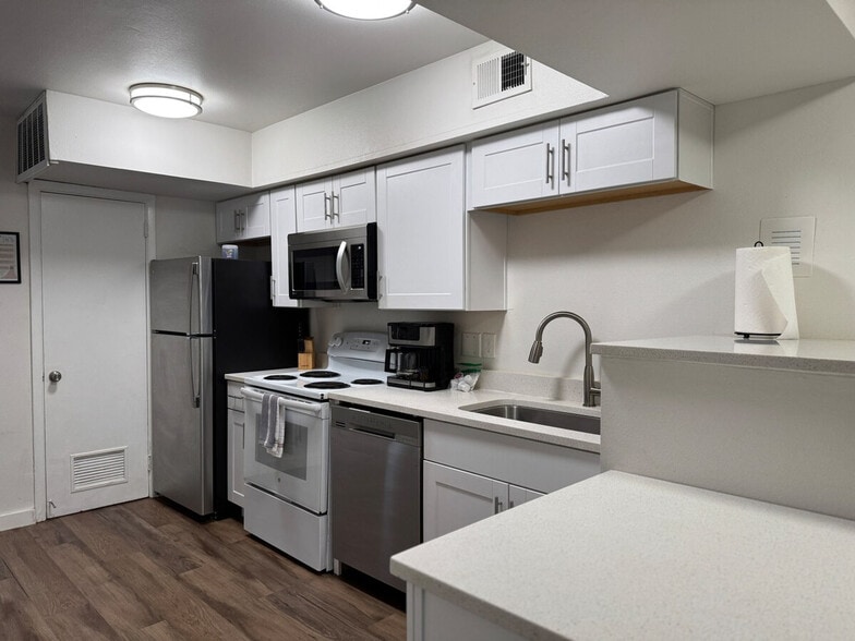 Building Photo - 626 Jack Stephens Dr