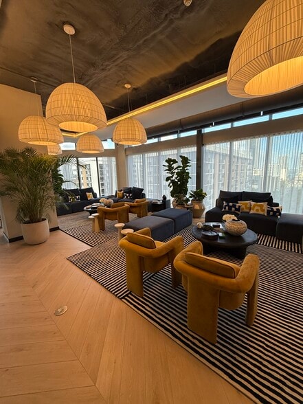 Building Photo - 1950 NW 1st Pl