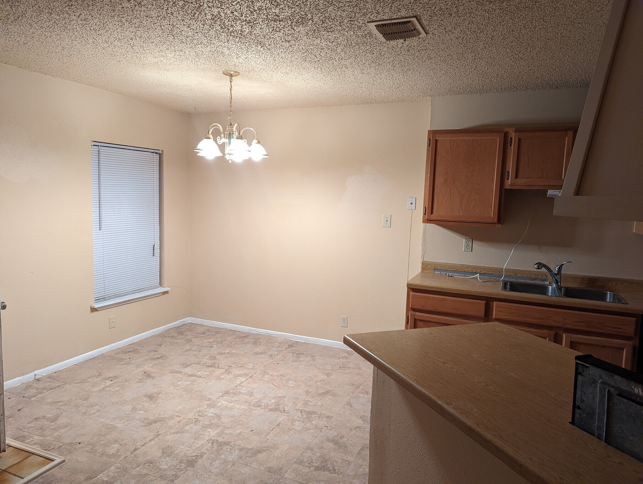 Building Photo - 1359 Bayou Dr