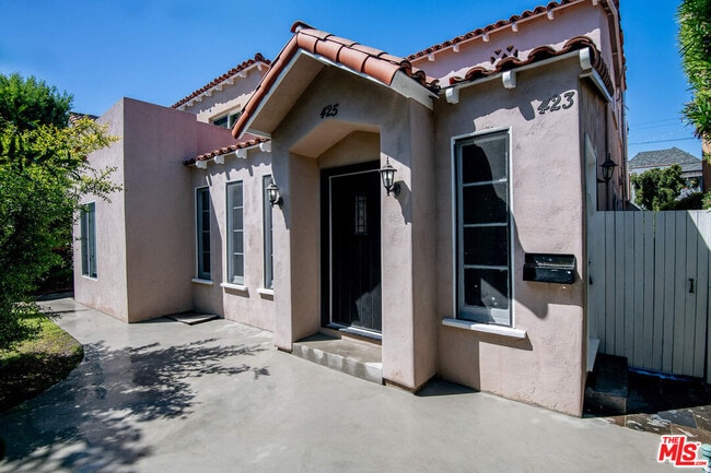 Building Photo - 423 N Orange Dr