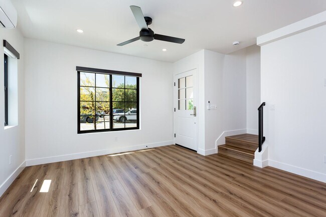 Building Photo - 2610-2612 Juan Street