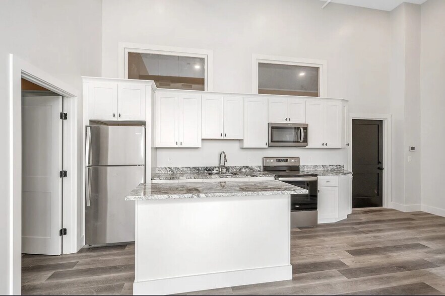 Building Photo - 72 Boisvert St