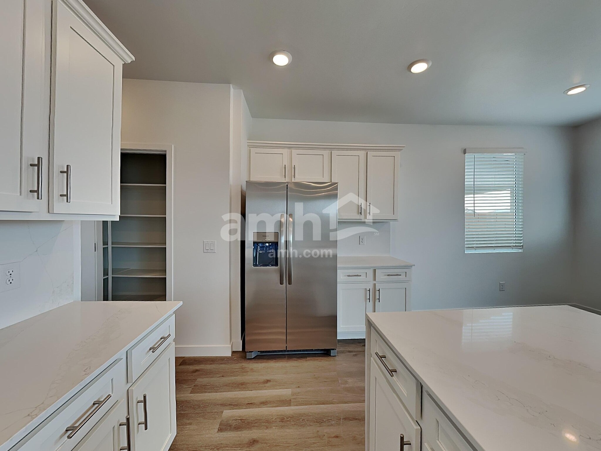 Building Photo - 6216 W Calle Lingo