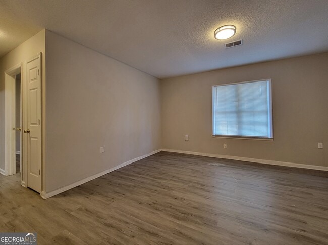 Building Photo - 422 GA Hwy 211