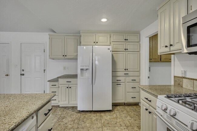 Building Photo - 778 S 410 E