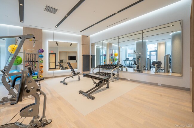 Building Photo - 136-18 Maple Ave