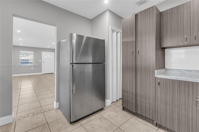 Building Photo - 6940 NW 6th Ct