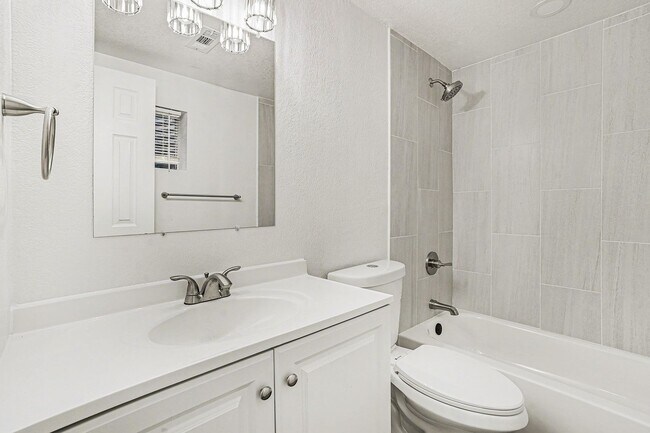 Building Photo - Renovated Duplex Available in Arvada!