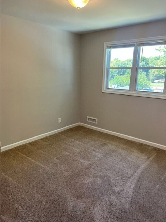 Building Photo - Brink Townhome/Row home in Dundalk