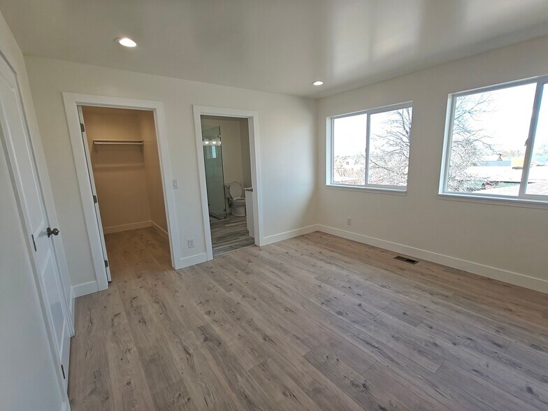 Master Bedroom - 6662 S Highland Dr