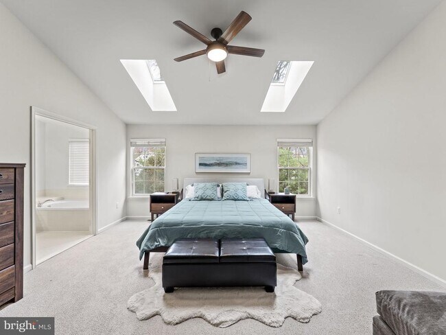 Building Photo - 8873 Royal Doulton Ln