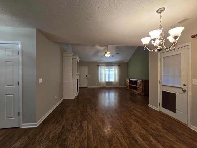 Building Photo - 901 Tristan St