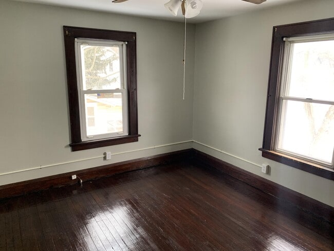 Building Photo - 1259 E Pershing St