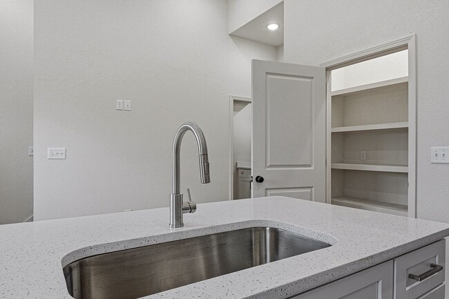 Building Photo - 325 Houghton St