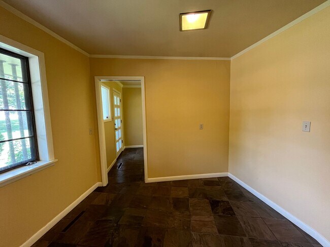 Building Photo - 3 Bedroom home near 41st & Harvard