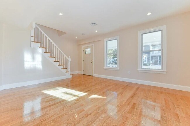 Building Photo - Modern Comfort Meets City Living – Stunnin...