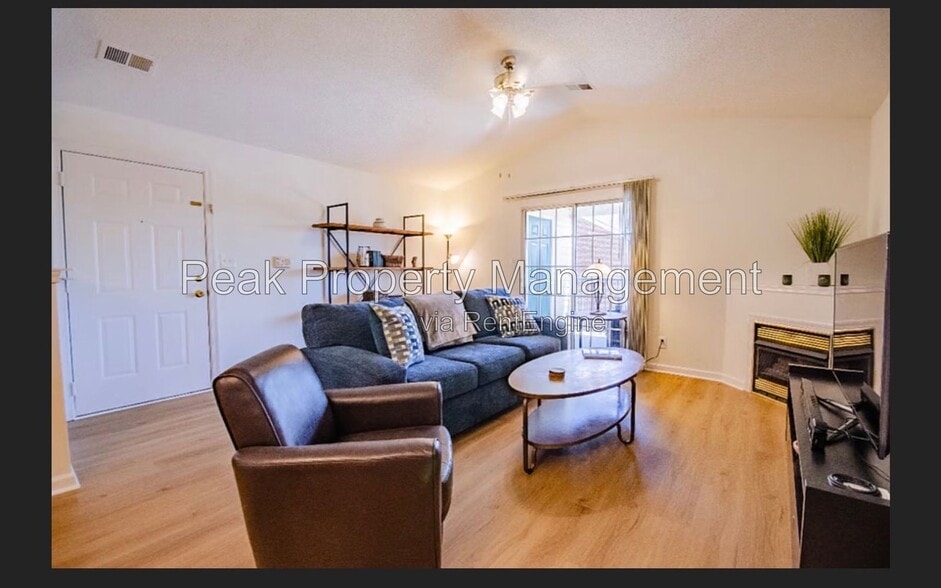 Interior Photo - The Links Condominiums
