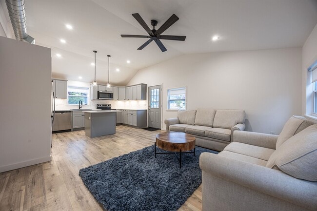 Building Photo - 601 Collettes Grove Rd