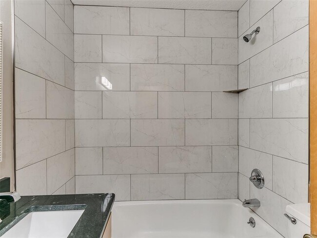 Building Photo - 1214 Cruce St