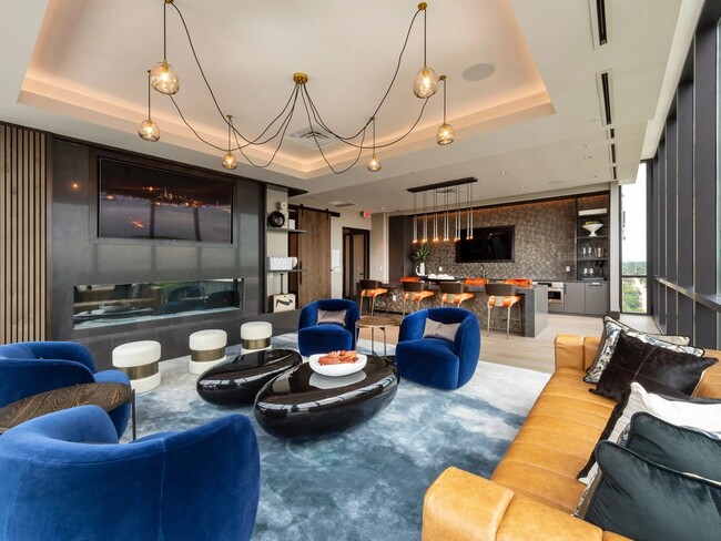 Building Photo - 510 W 20th St