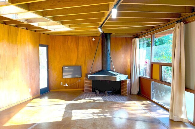 Building Photo - 25 Sunset Dr